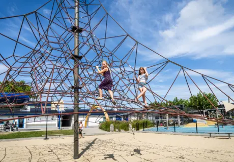 Buitenspeeltuin voor kinderen op Camping en Villapark De Paardekreek in Zeeland