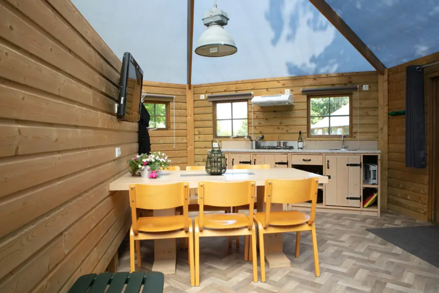 eethoek Kampeerbungalow