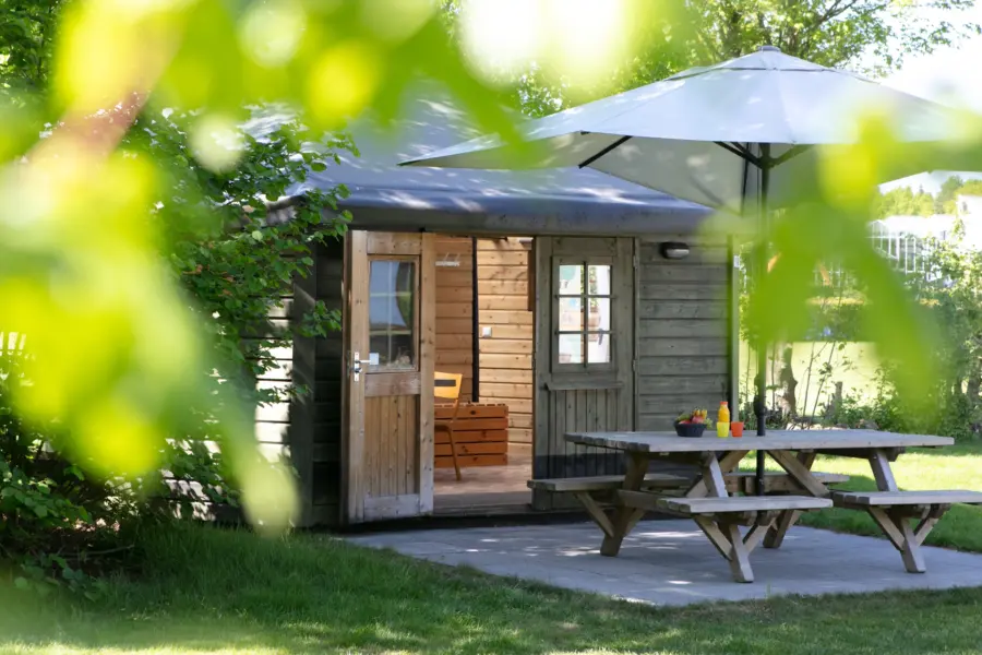 terras Kampeerbungalow