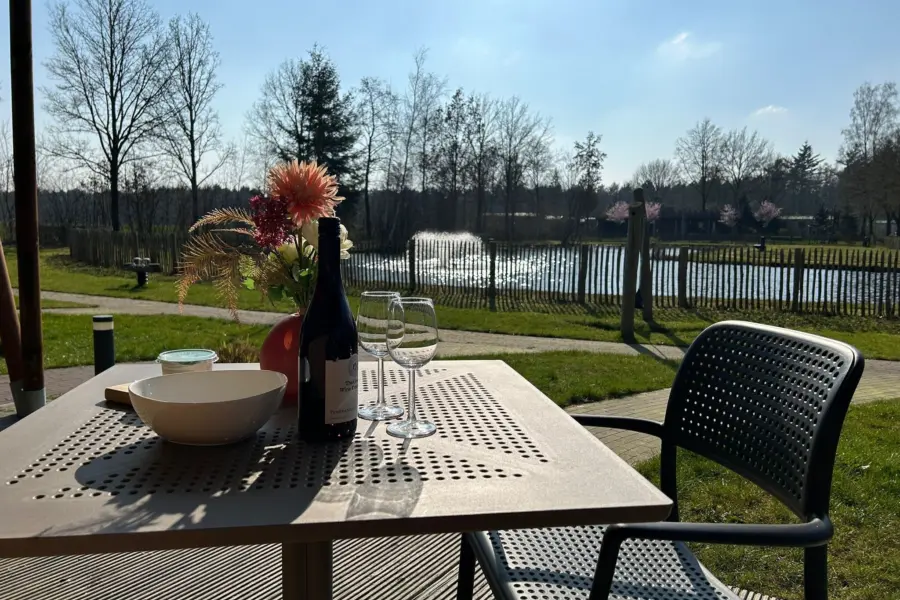 uitzicht vijver Luxe Tentlodge