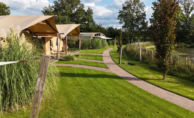 Tenten uitzicht visvijver