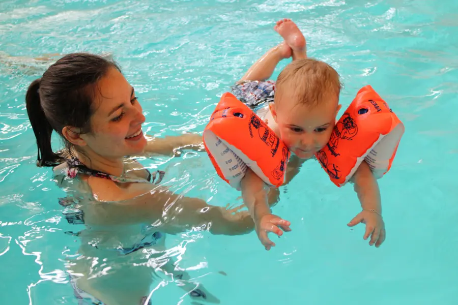 Binnenzwembad op t Rheezerwold 9