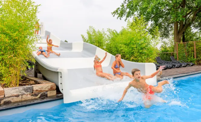 Familieglijbaan buitenbad