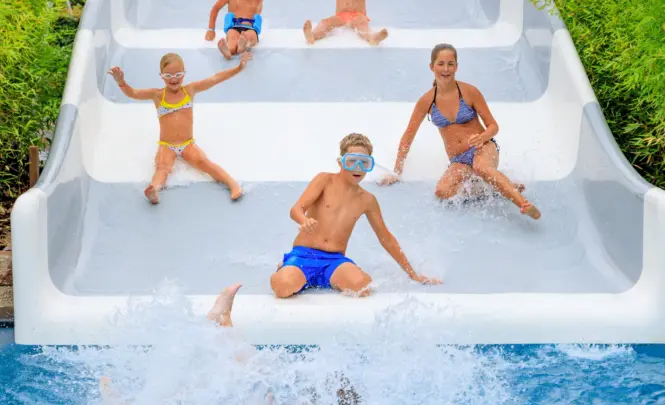 Familieglijbaan buitenbad