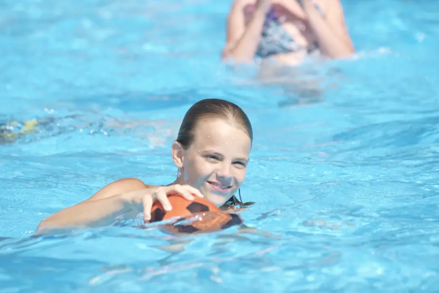 Buitenzwembad Rheezerwold