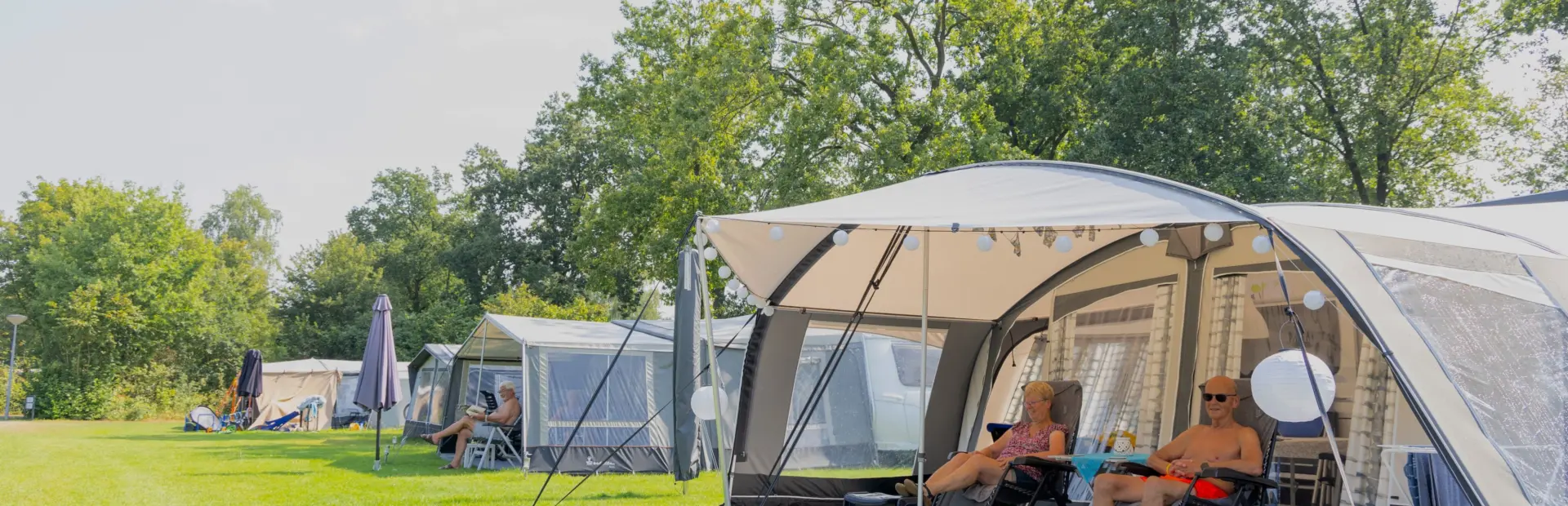 Comfortplaats mensen voor tent