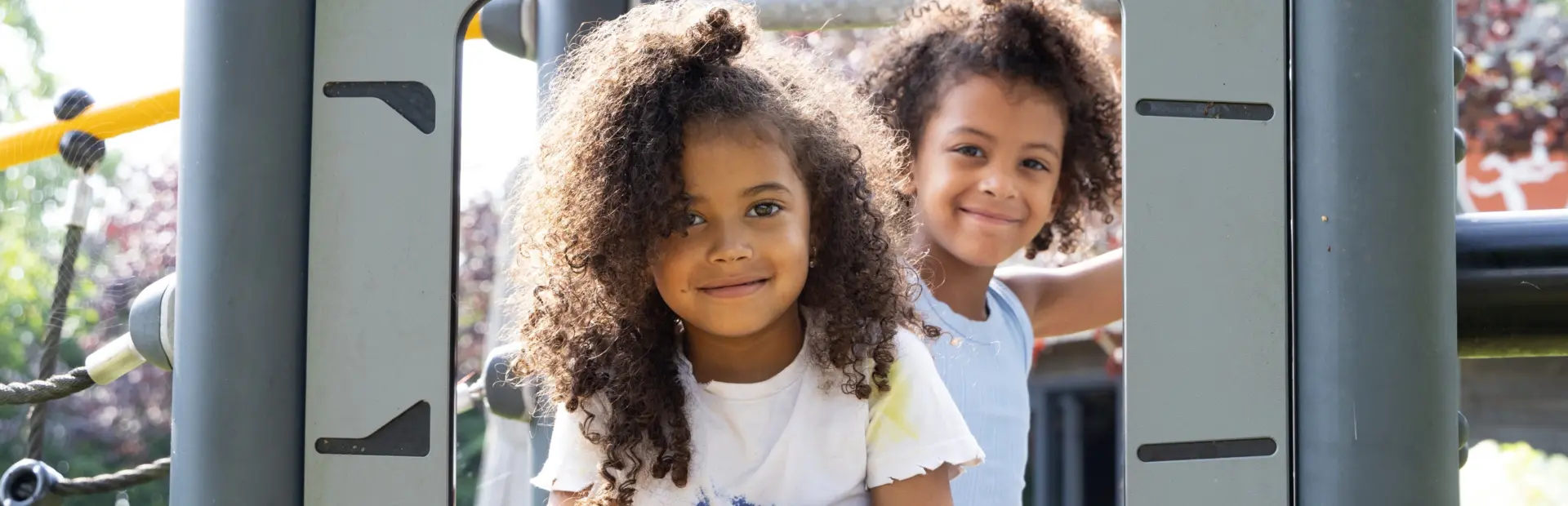 Kinderen in speeltuin
