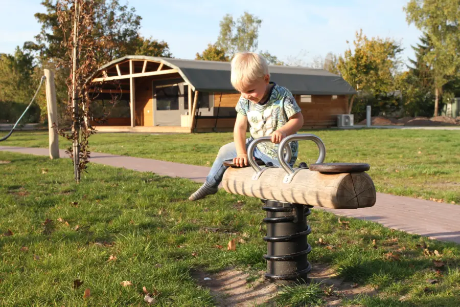Speeltuin bij outdoorlodges wip wap