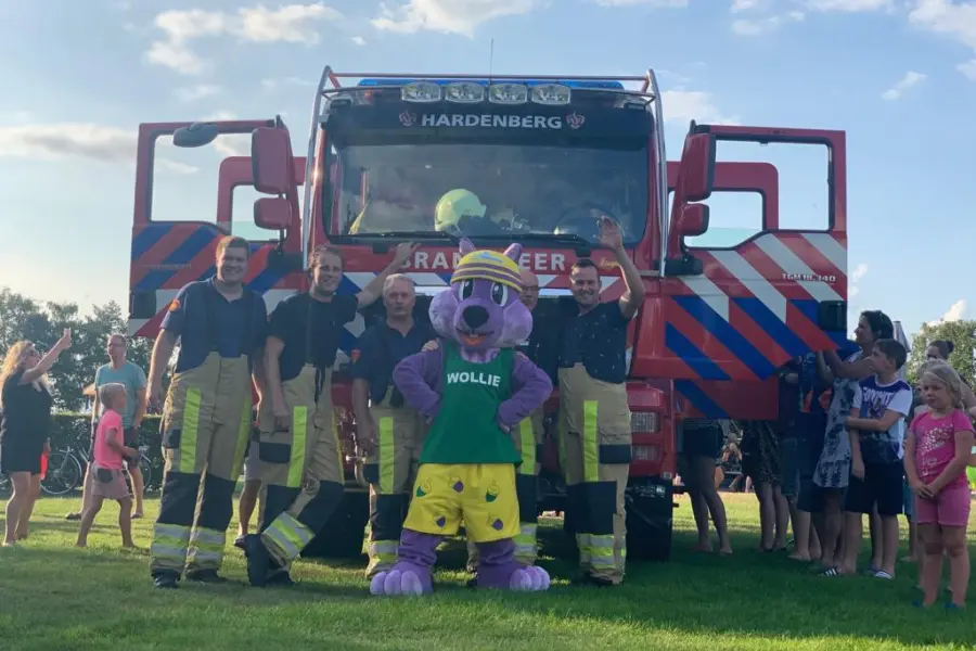 Wollie met de brandweer