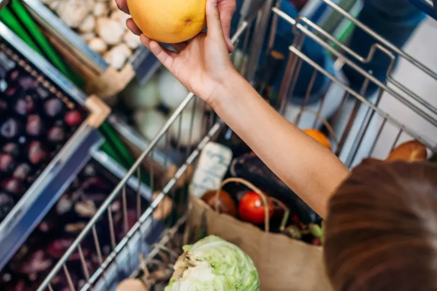 Supermarkt boodschappen doen op de camping