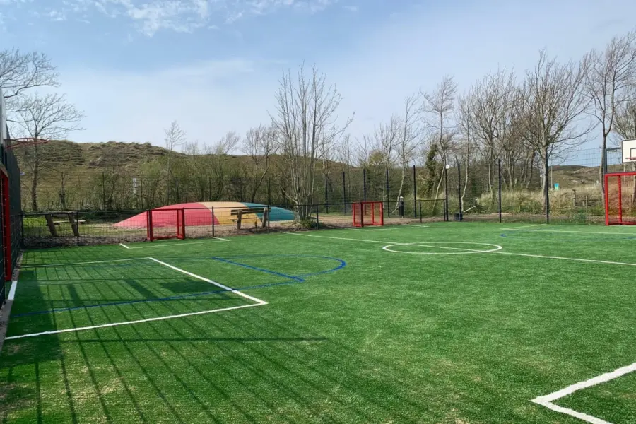 Voetbal en basketbalveld