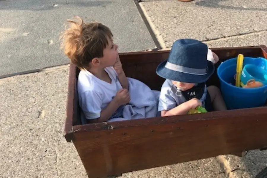 kids in bolderwagen