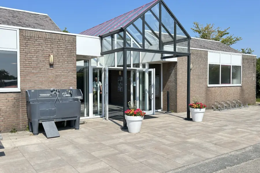 Grote sanitairgebouw