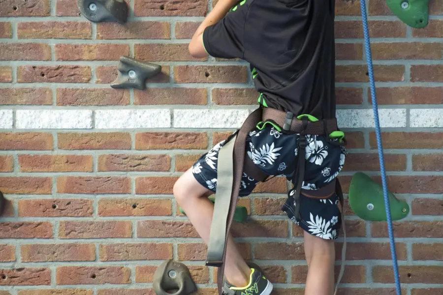 Klimmende jongen Camping Tempelhof