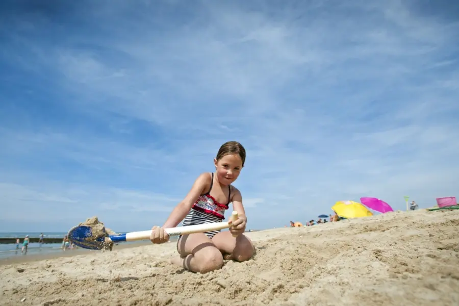 Spelen op het strand