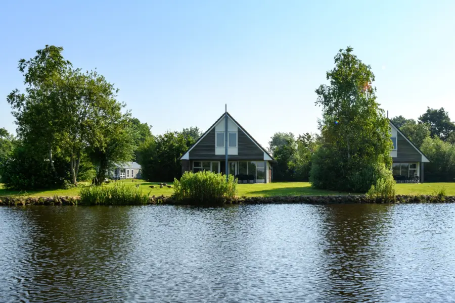 It wiid 28high res 29 6 8 persoons ah water ingezoomd