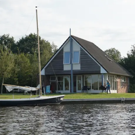 Huisje aan het water camping it wiid