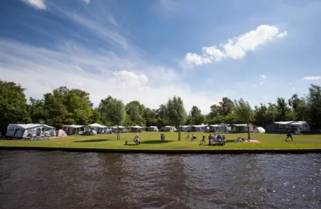 It wiid kamperen aan het water