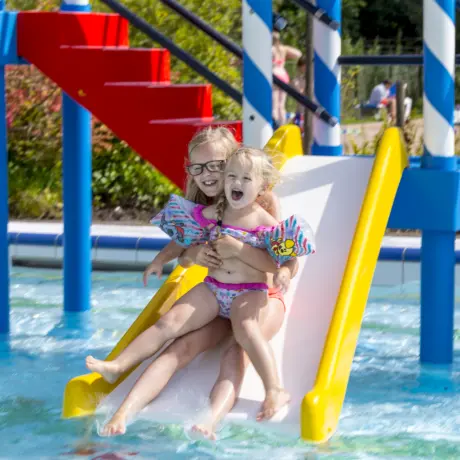 Zwembad It Wiid Spelende kinderen