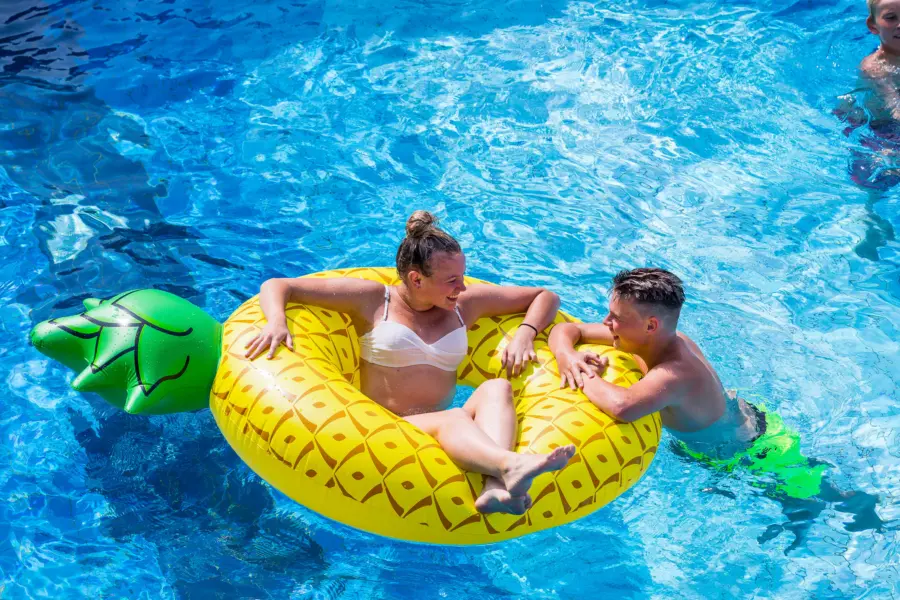 It Wiid 2 personen in band zwembad