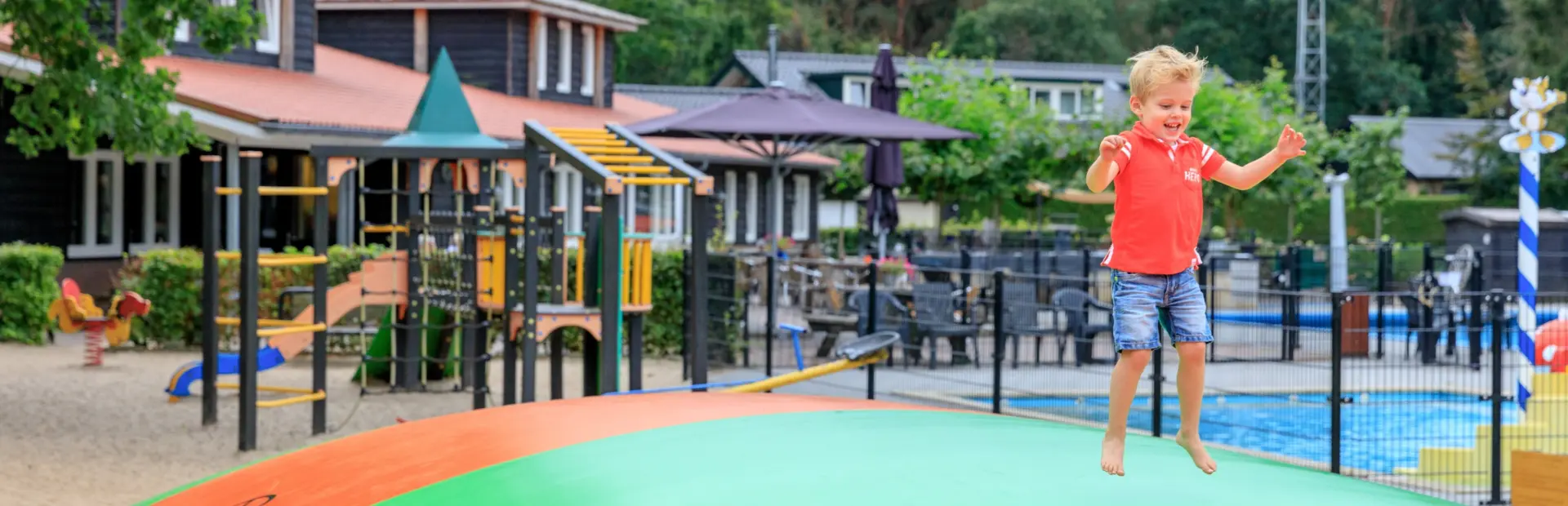 Spelen airtrampoline