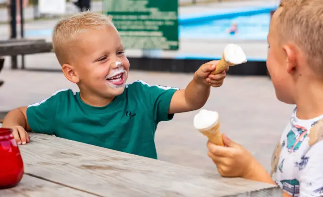 horeca terras ijsje eten