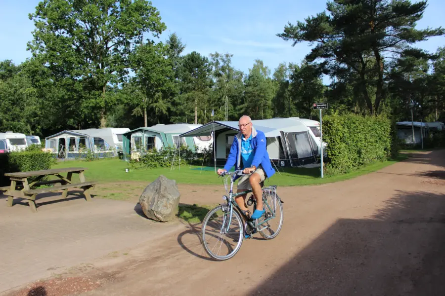 Fietsen sept 2015 9 uur zicht op plaats 1a1 2 bij sanitiargebouw
