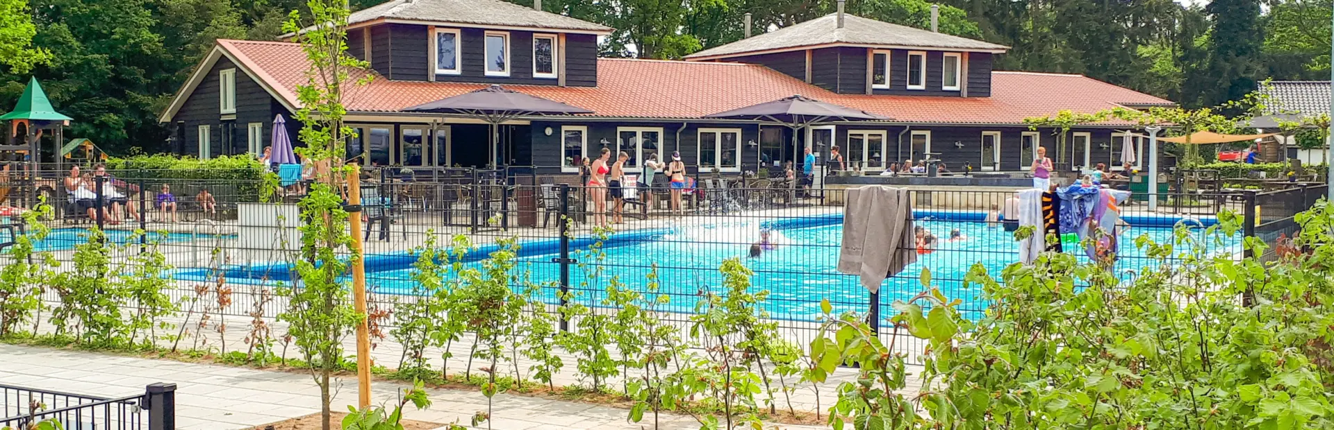 001 foto zomerpret in het zwembad