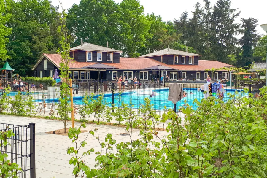 001 Foto Zomerpret in het zwembad