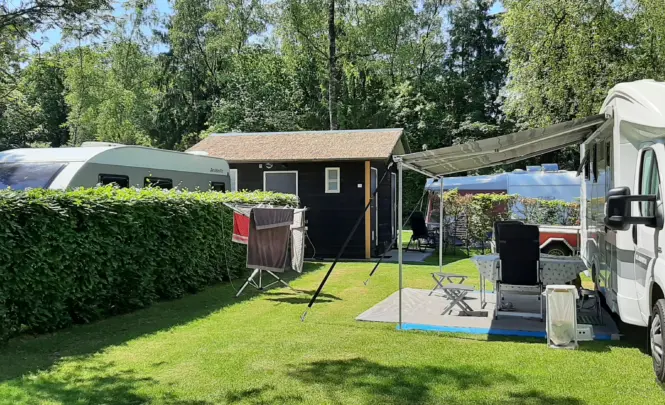 ZH kamperen Comfortplaats privé sanitair camper