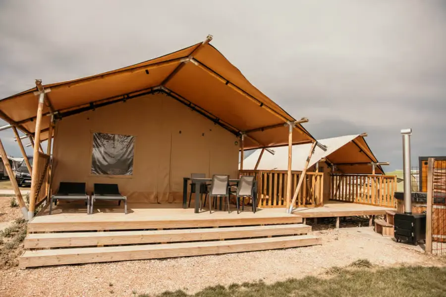 De zeeuwse kust golfslag 4p tent hottub
