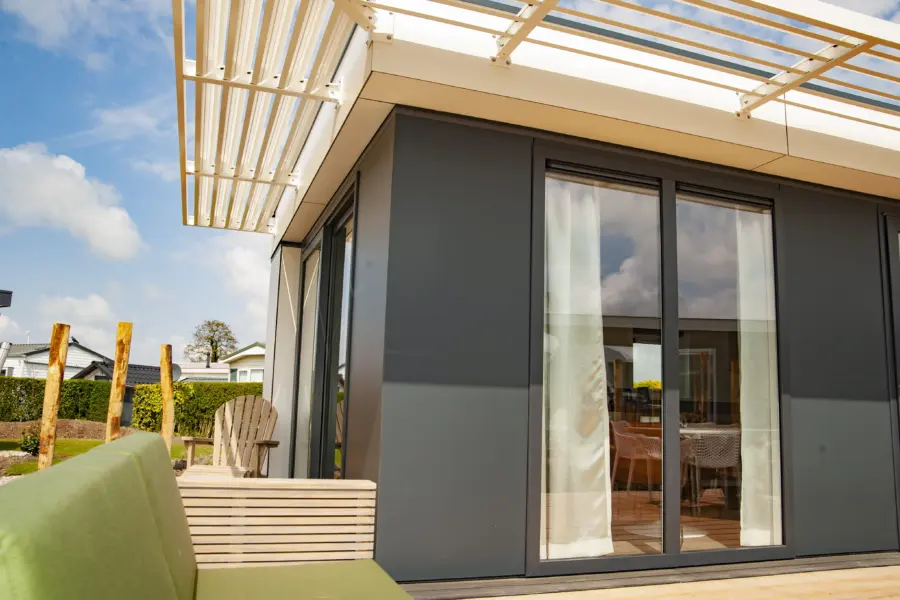 Terras zijkant lounge duin lodge family