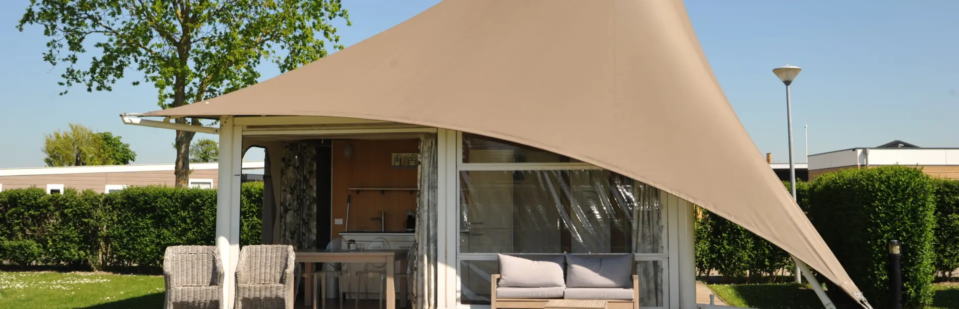 Glamping tent buitenkant terras