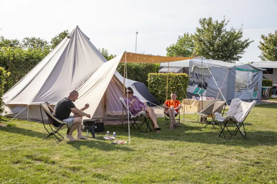 Familie kamperen tent