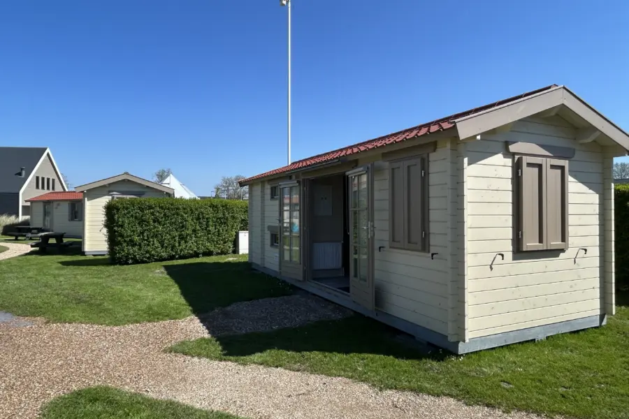 Buitenkant luxe trekkershut lr