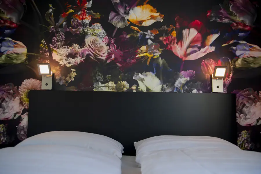 Slaapkamer bloemenwand Duin Lodge de Luxe