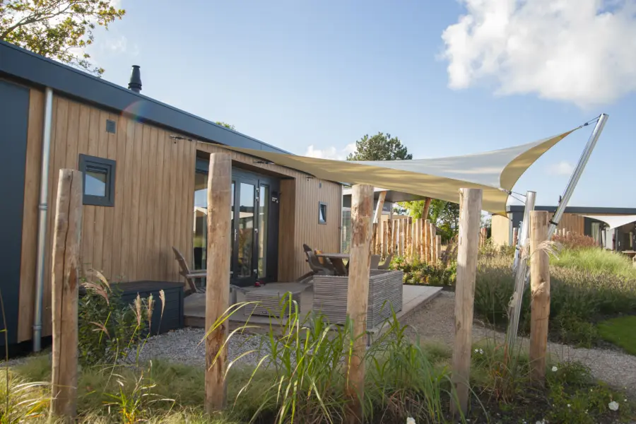 Duin Lodge de Luxe zijkant oktober 2021