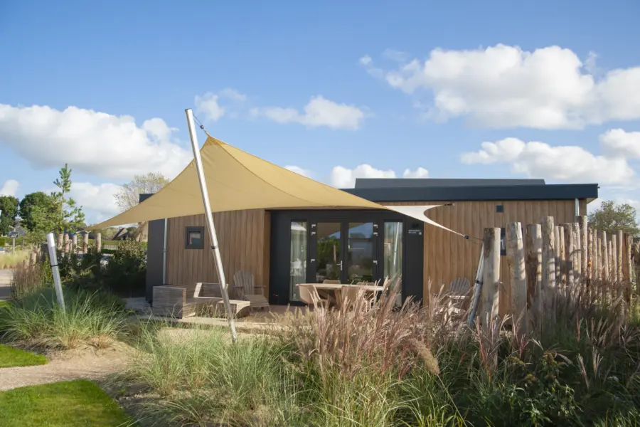 Duin Lodge de luxe buitenkant schuin oktober 2021