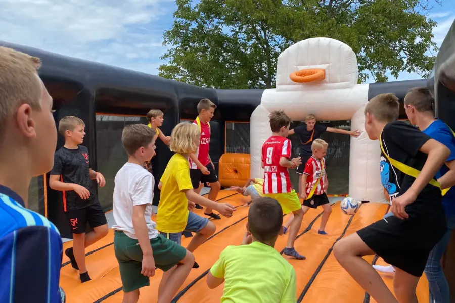 Voetbal op luchtkussen