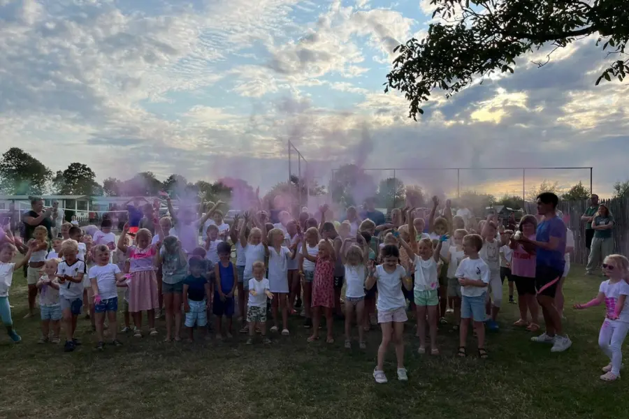 Foto Kids color run gooien met poeder