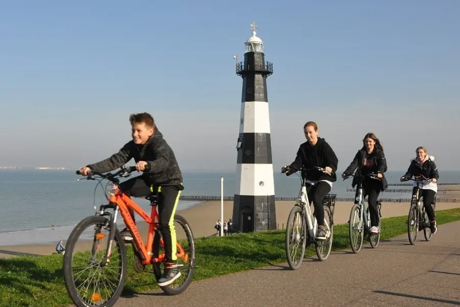 Fietsen panoramaweg vuurtoren breskens familie