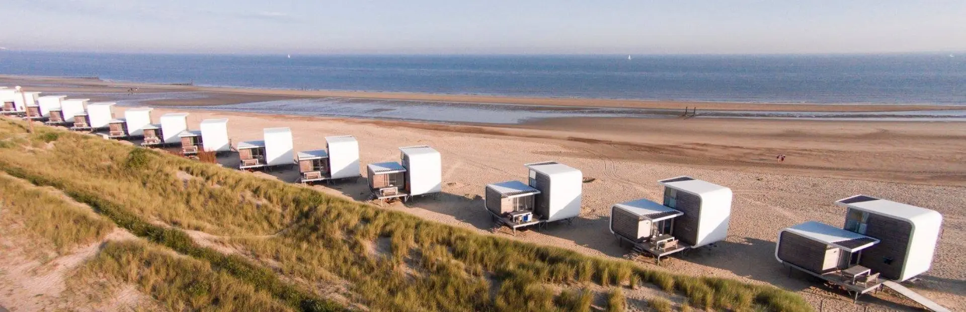 Strandslaaphuisjes duinzijde