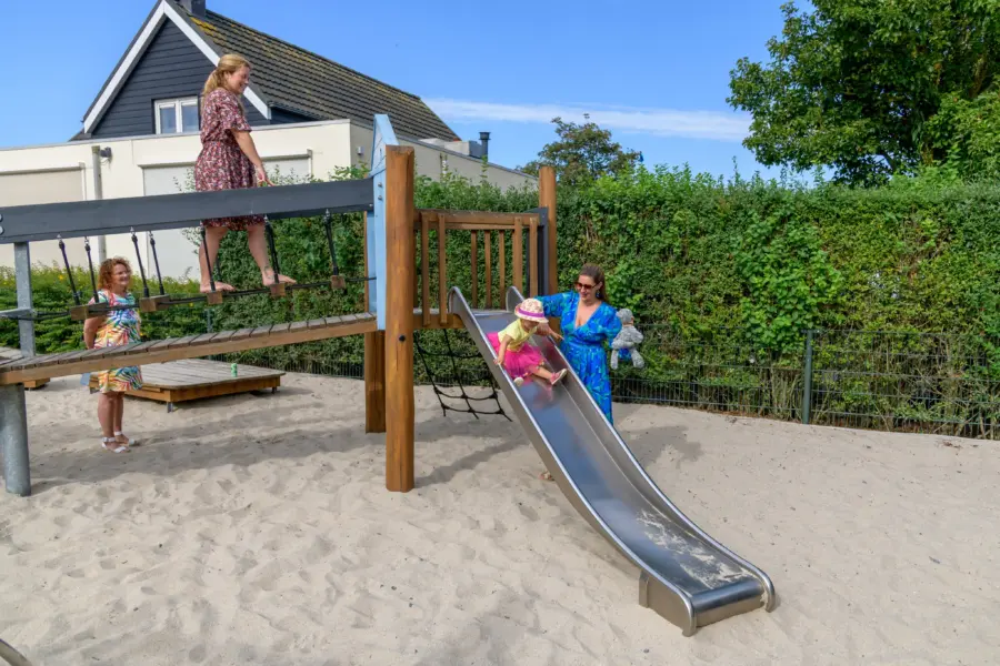 Speeltuin 2024 - glijbaan