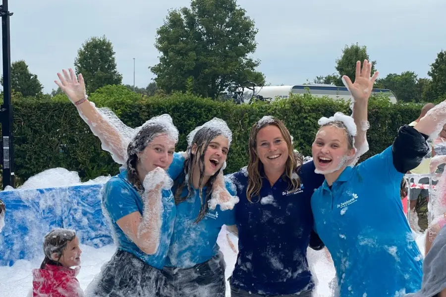 Schuimparty Animatieteam met Yvonne 23 7 2023