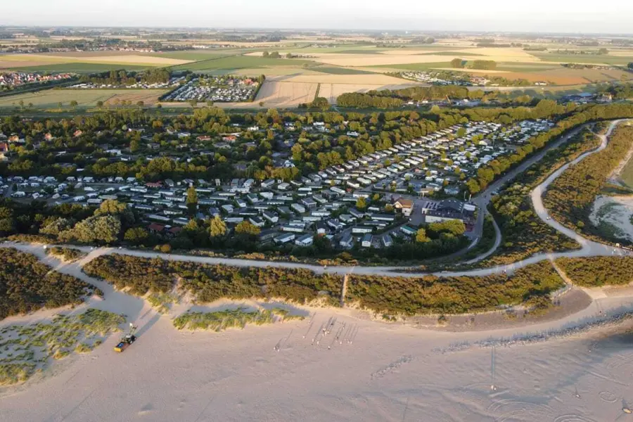 Luchtfoto van omgeving Strandcamping de Zwinhoeve in Zeeland