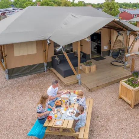 Zanzi tent 7p voorkant verkleind 281 29