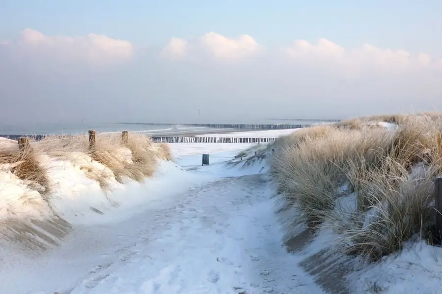 Julianahoeve winter strand schouwen duiveland