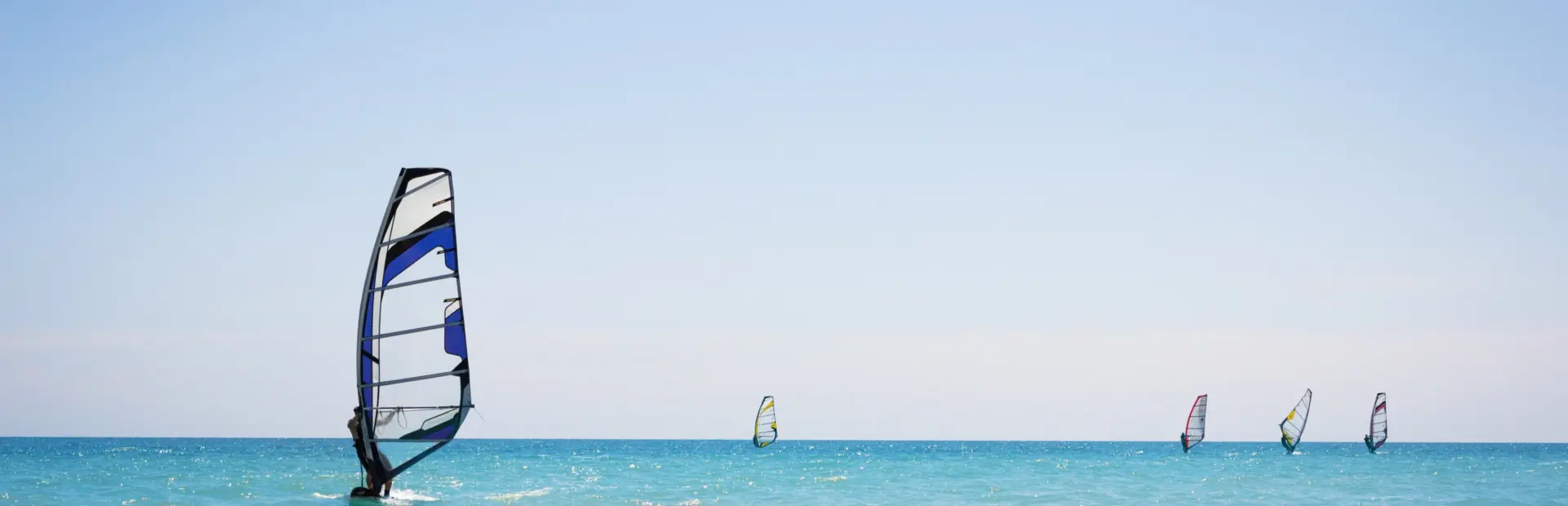 Wind surfen - Depositphotos_113663996_xl-2015 (1)