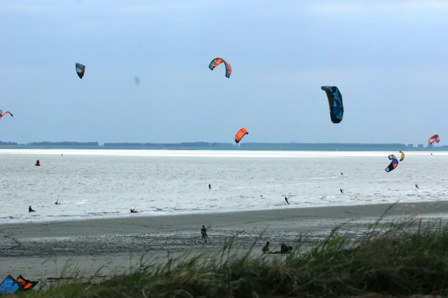 Kite surfen vanuit duinen - Scheldeoord JPG