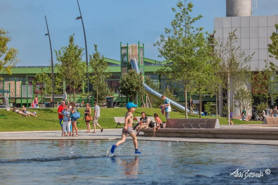 Emmen - raadhuisplein_2